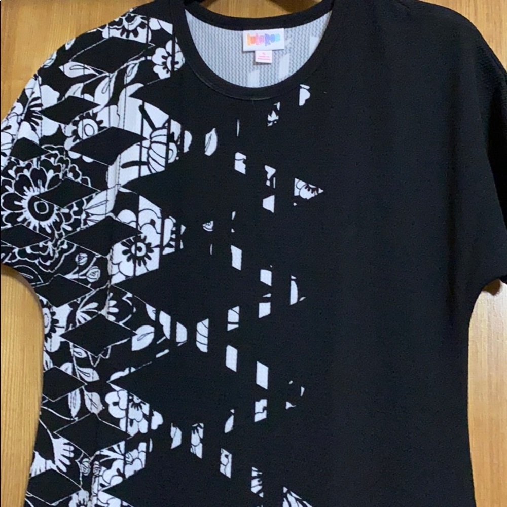 EUC Lularoe small Maria